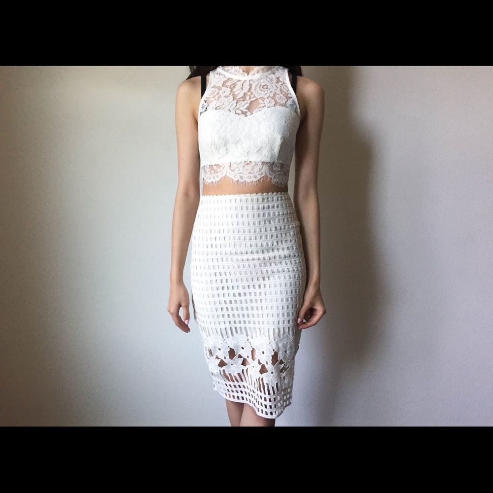 White flower design skirt
